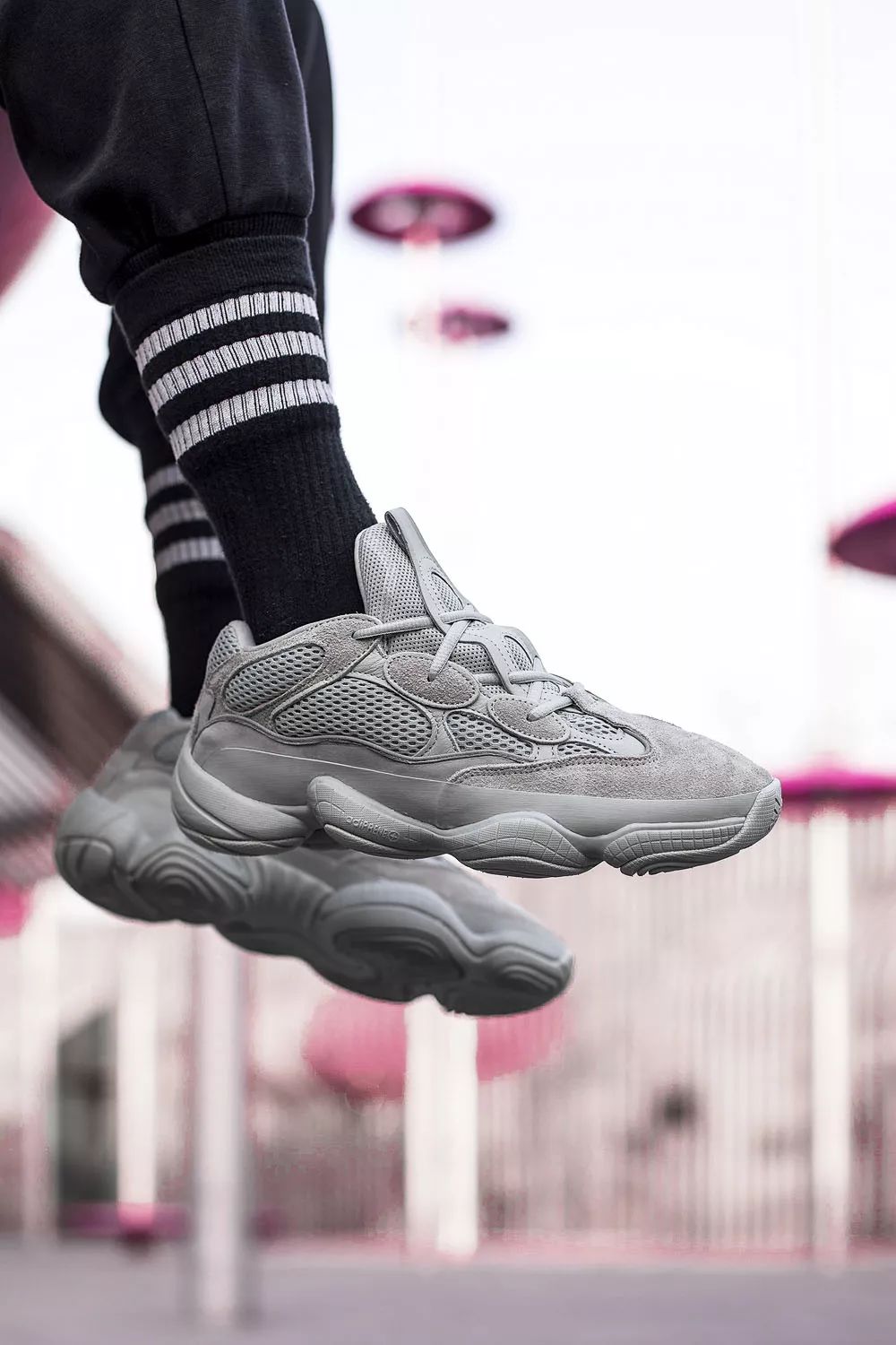 海盐 yeezy 500 上脚真的帅!明天买不买?看看小编提前展示吧