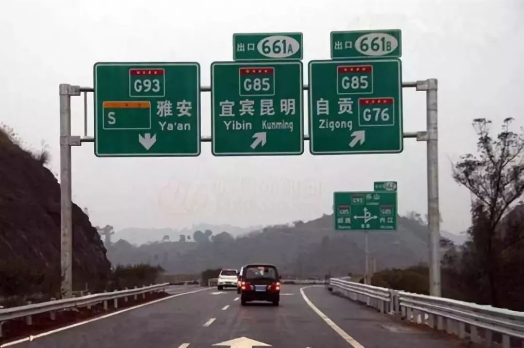 高速公路上的字母和数字,竟是这个意思