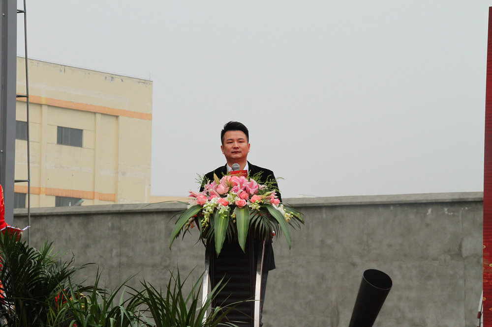 随后,孙宁,林春福,西诺伟色,徐剑,李瑞淳,王军,范传伟等嘉宾登台发表