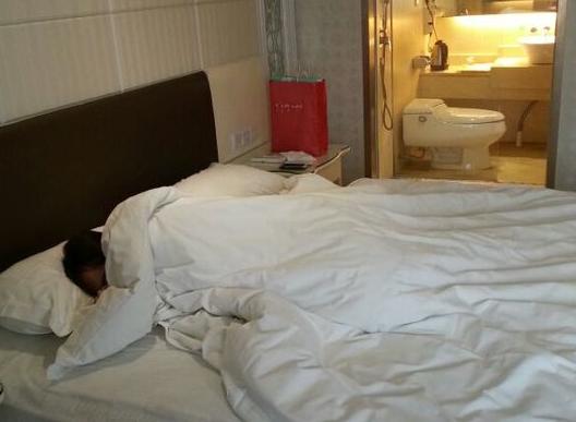 酒店睡觉图片实拍图片