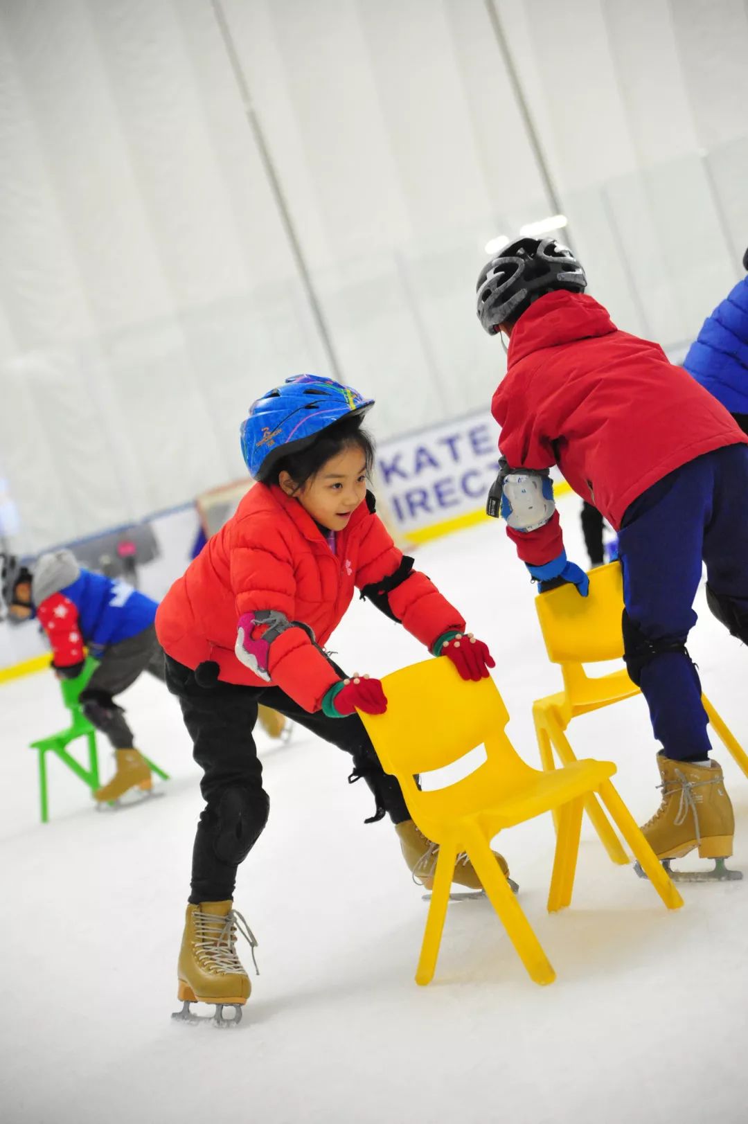 踏冰起舞筑梦冬奥五一小学二年级冰雪运动体验课程掠影