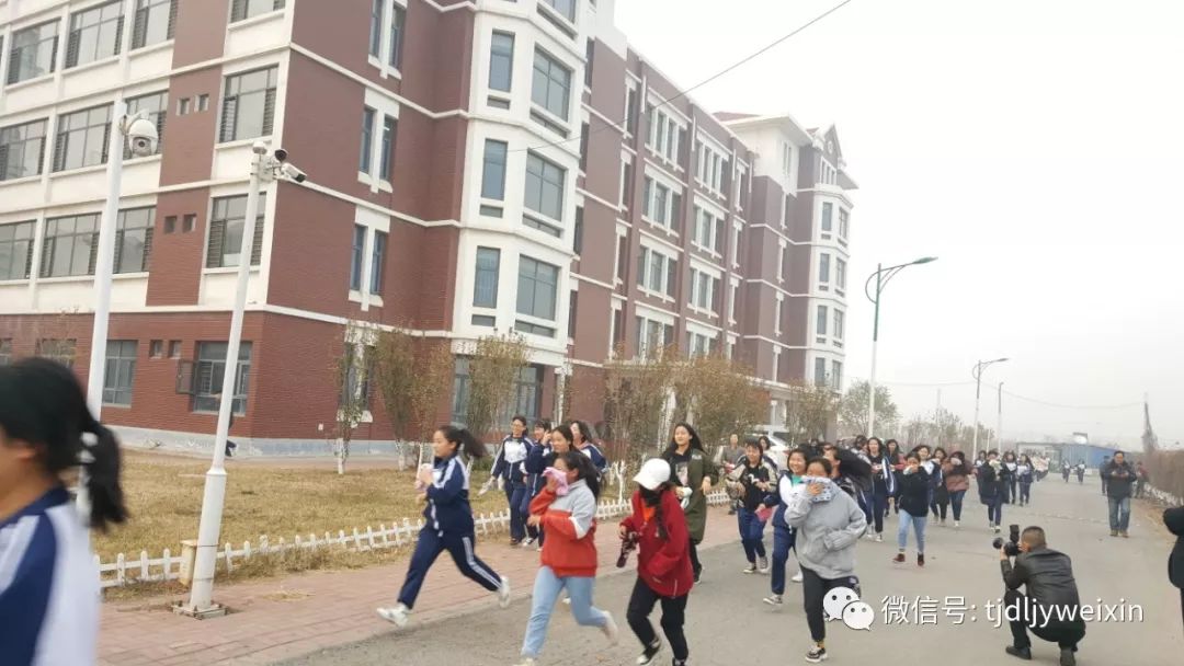 职业教育东丽职教中心学校组织住校生消防演习安全教育活动