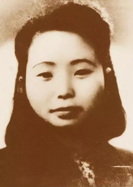 第一代江姐图片图片