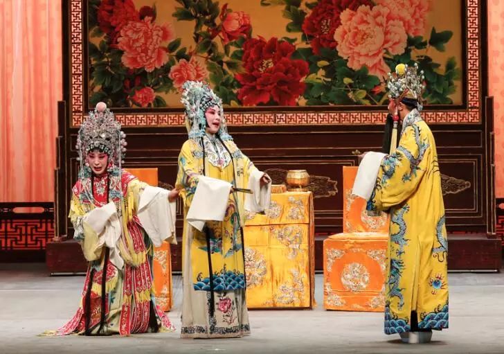 山西省晋剧院为观众带来了经典剧目《打金枝》,故事讲述的是唐代宗将