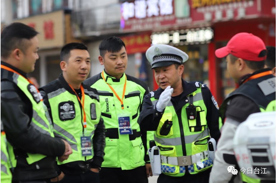 台江交警圆满完成国际马拉松第一站安保工作