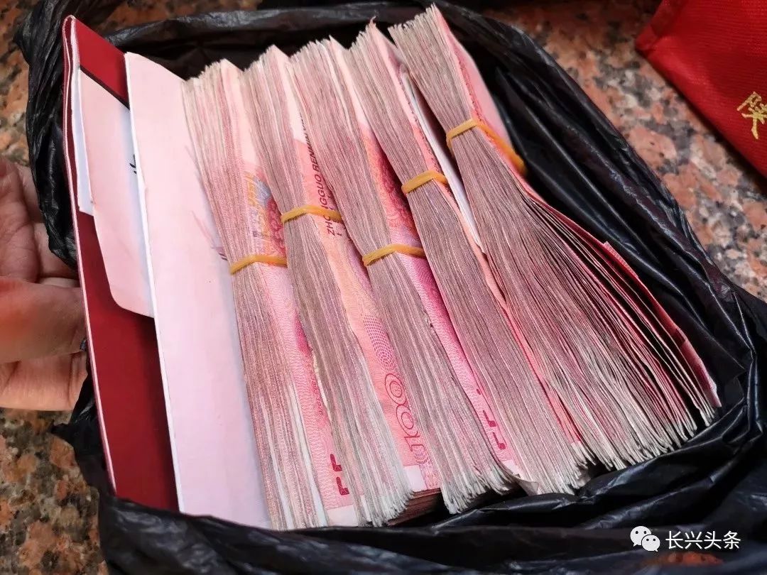 湖州75岁老人带着5万元现金去杭州!结果