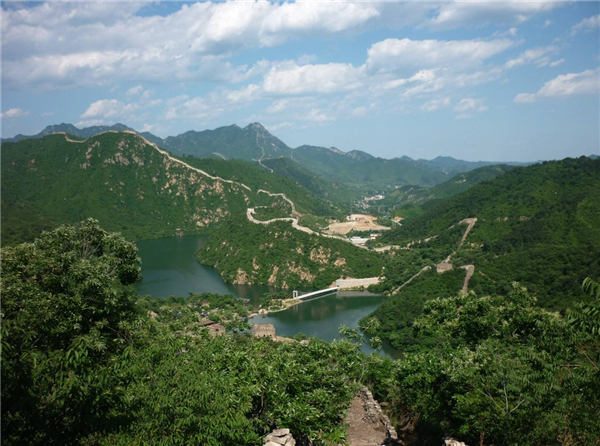 水泉溝一個富有山水,富有鄉情的秀美山村,村子不大,卻給人一種質樸和