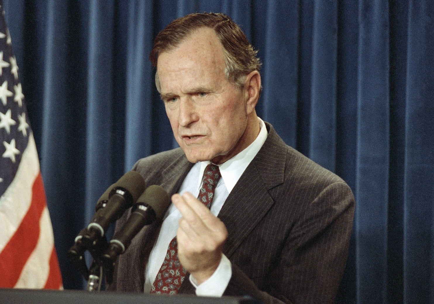 另据美国广播公司消息,在老布什离世后,他的儿子,前任美国总统小布什