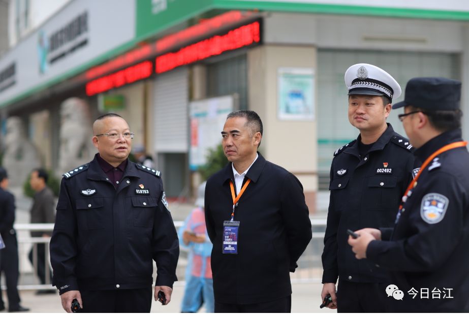 台江交警圆满完成国际马拉松第一站安保工作