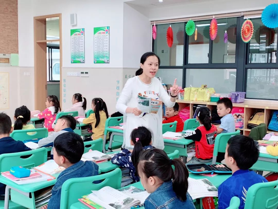 滨江春晖小学图片