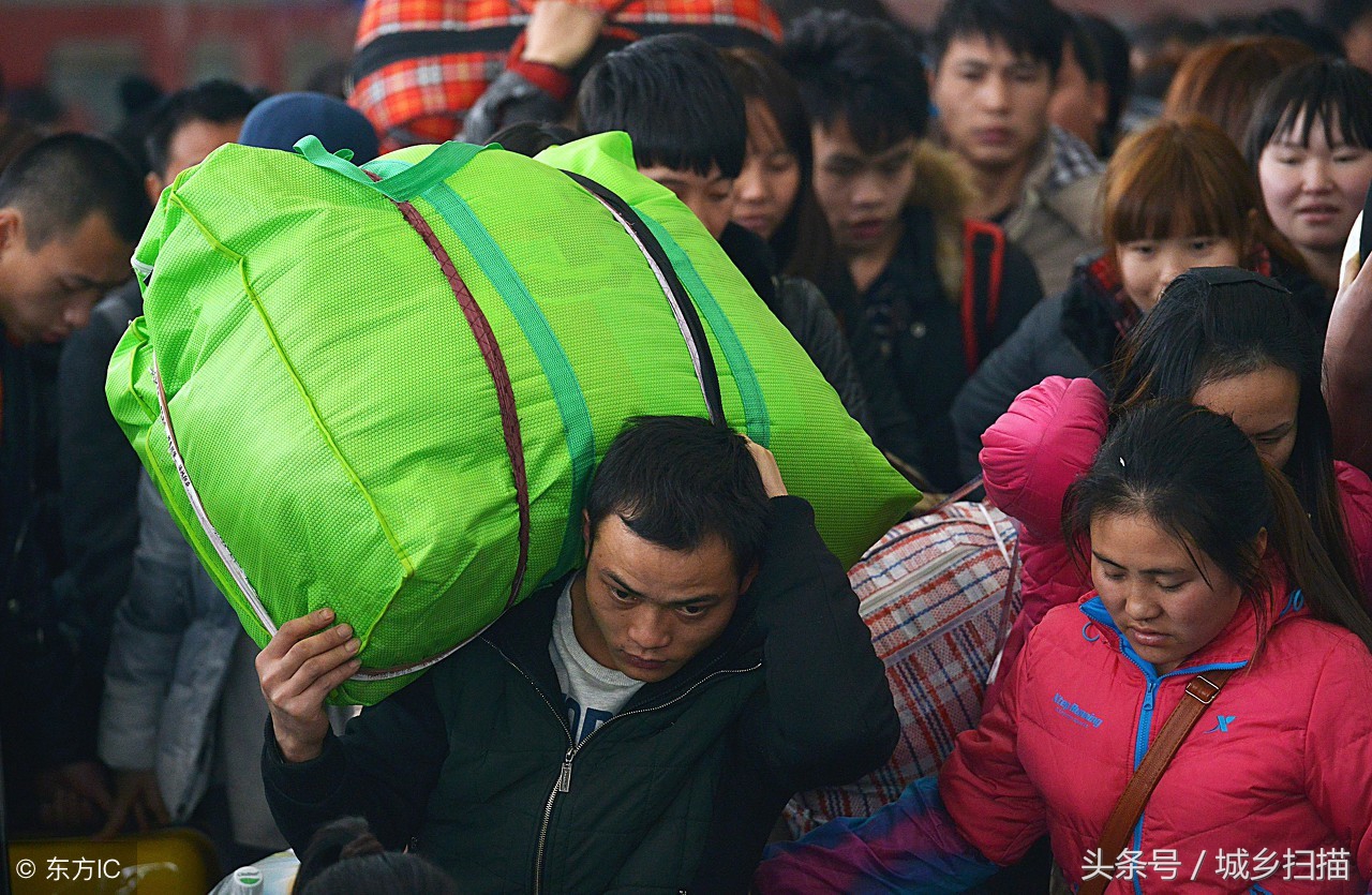 农民工那硕大的袋子里装的什么9幅图直击农民工春运旅途的劳顿