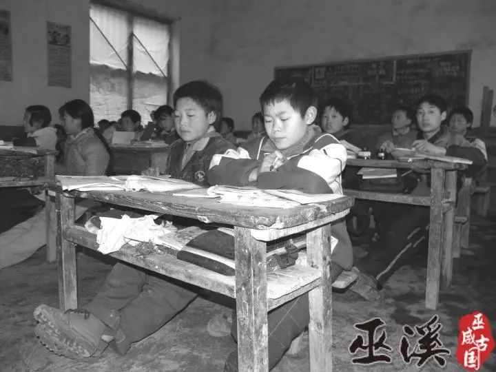 70年代的课桌图片