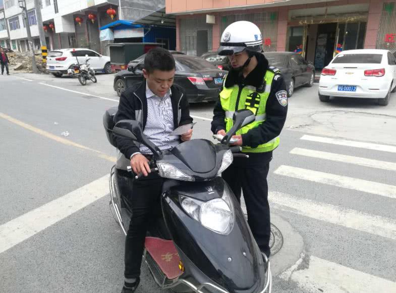 交警查車是怎麼判斷攔不攔車的做到這些交警才懶得理你