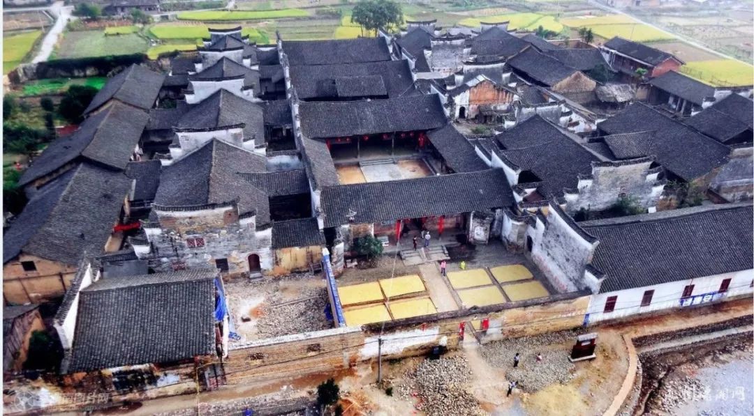 永州零陵区的周家大院古建筑群始建于明世宗嘉靖二十九年(1550年)