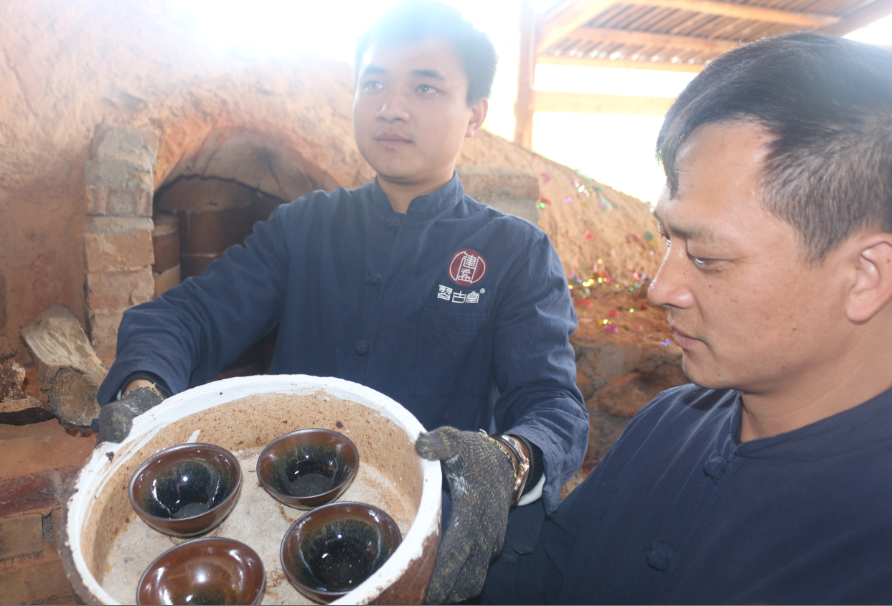 首届海峡建盏技艺传承创新大赛暨建盏开窑节在建阳习古堂举行