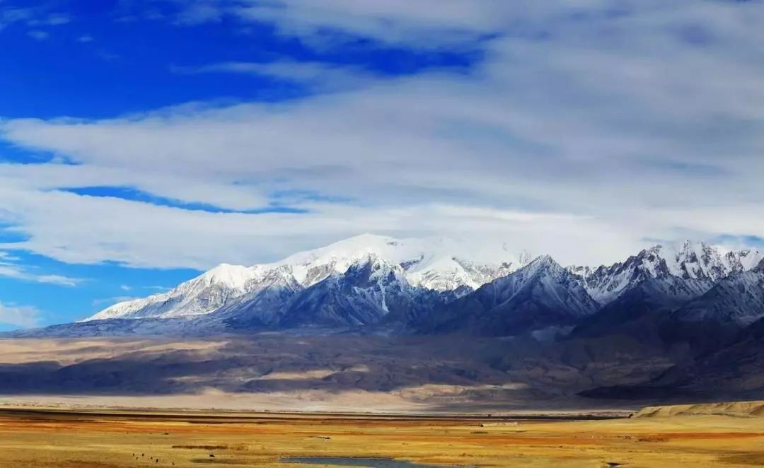 其中,帕米尔高原的最高峰是位于喀喇昆仑山脉的乔戈里峰(k2峰)在中国