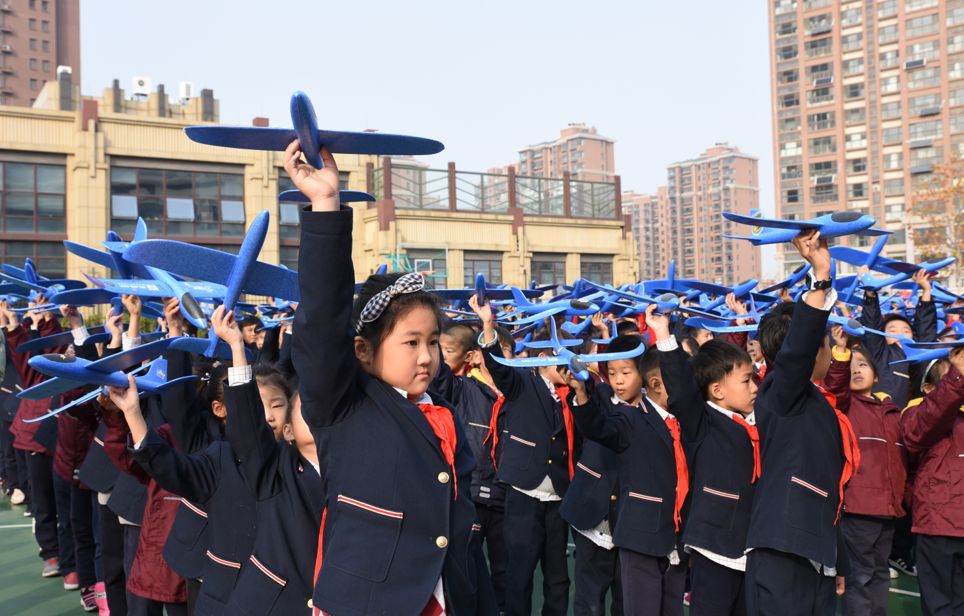 红领巾创未来济南市景山小学举办首届红领巾创未来科技节