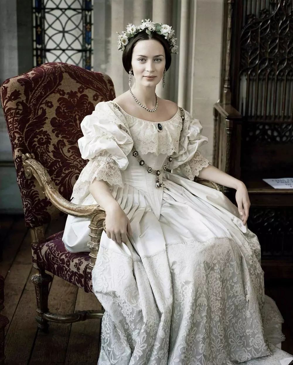 英国传统服装女士图片