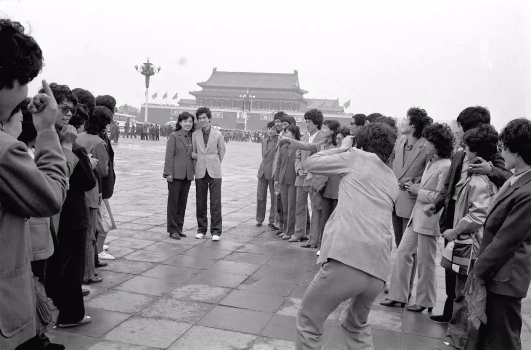 1985年2月22日晚,前中国女排队员周晓兰和前中国男排队员侯晓非在