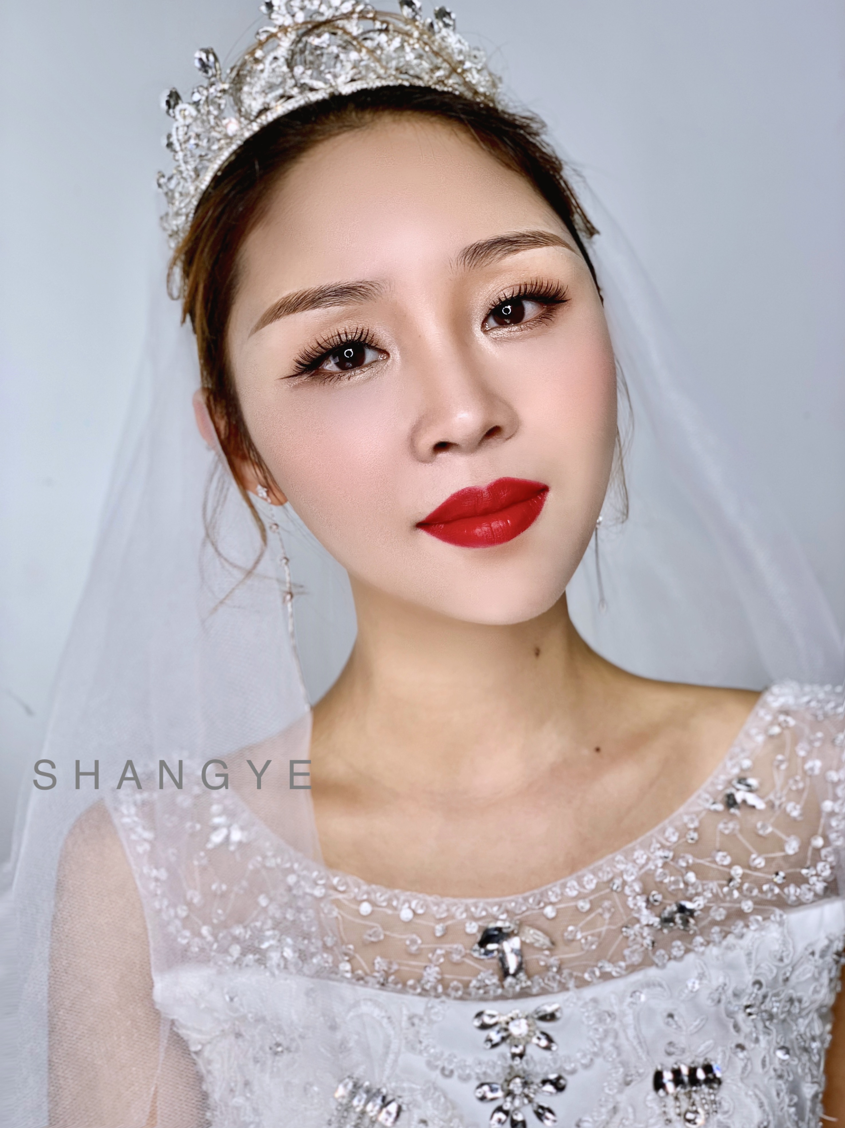 2018最新时尚简约皇冠小仙女新娘造型,尽显贵族女王风范