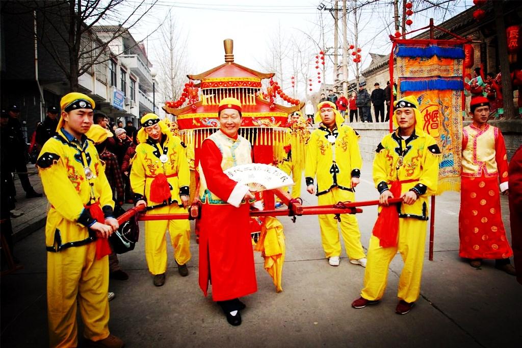 由於回門是新婚夫婦一塊回,故稱雙回門,取成雙成對的吉祥意義.