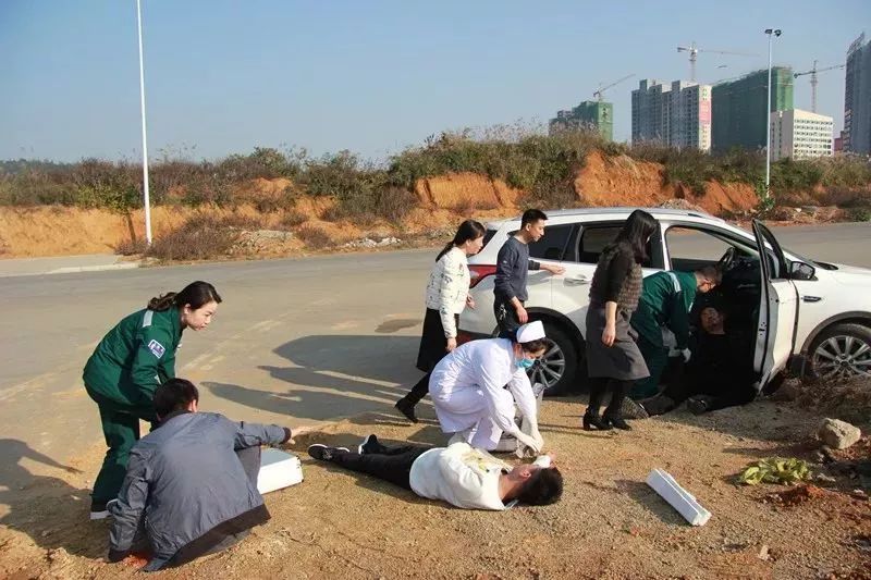 花垣城北突發嚴重車禍別怕這是一場大型交通事故急救演習