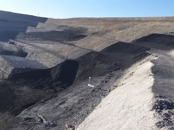 新疆托克逊黑山煤矿图片