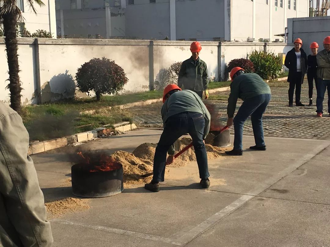 沙土滅火三人兩盤水帶連接舉辦此次消防運動會意義重大,必將為提高