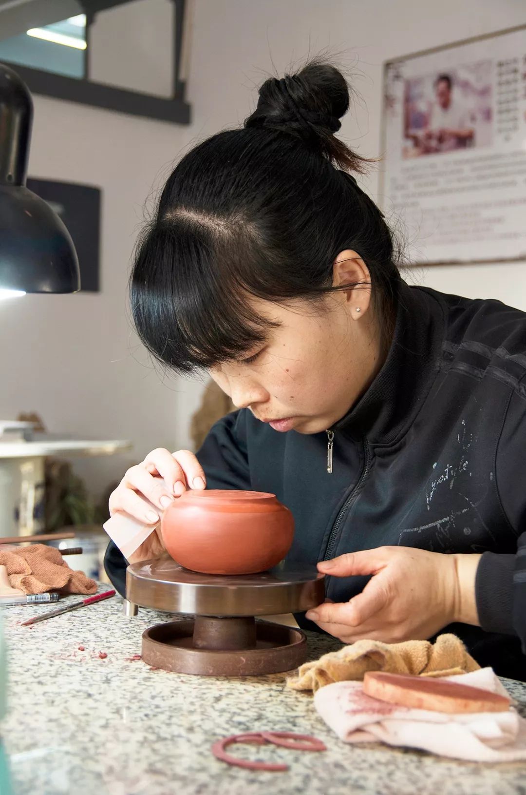 郭婧做地地道道紫砂壺