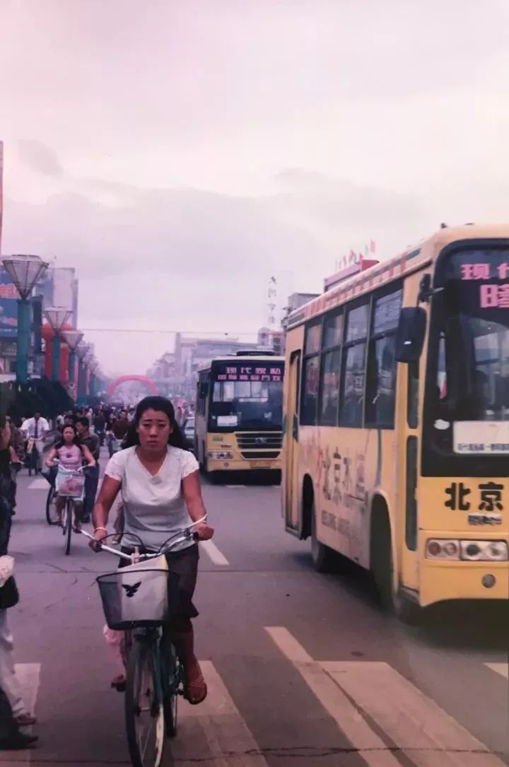 四川蓬莱人,80年代来到大同生活,拍摄并珍藏了许多老大同的照片