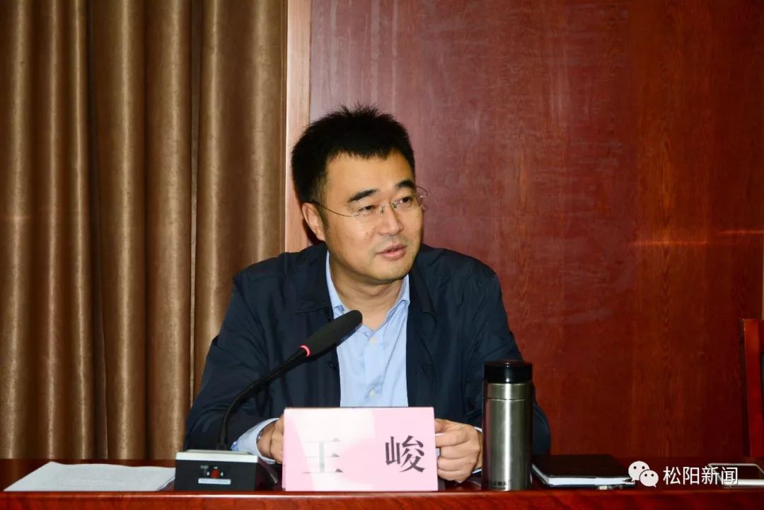王峻在讲话时说,回顾总结前阶段工作取得的成绩,取决于县委县政府对