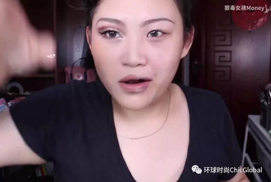 鱼泡眼!还没眉毛!这样的美妆博主你敢看么?