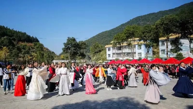 子孙粄塔舞龙灯汉服广场舞武平尧禄村文化旅游节花样十足