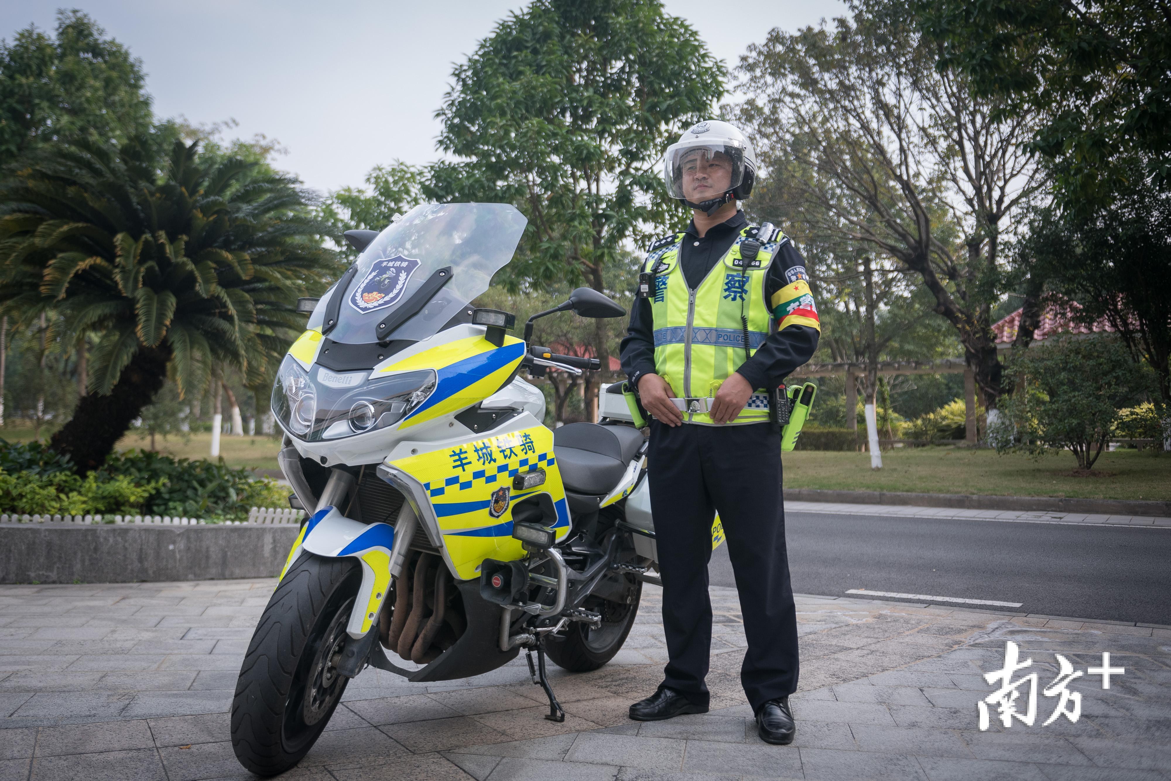 广州交警制服图片