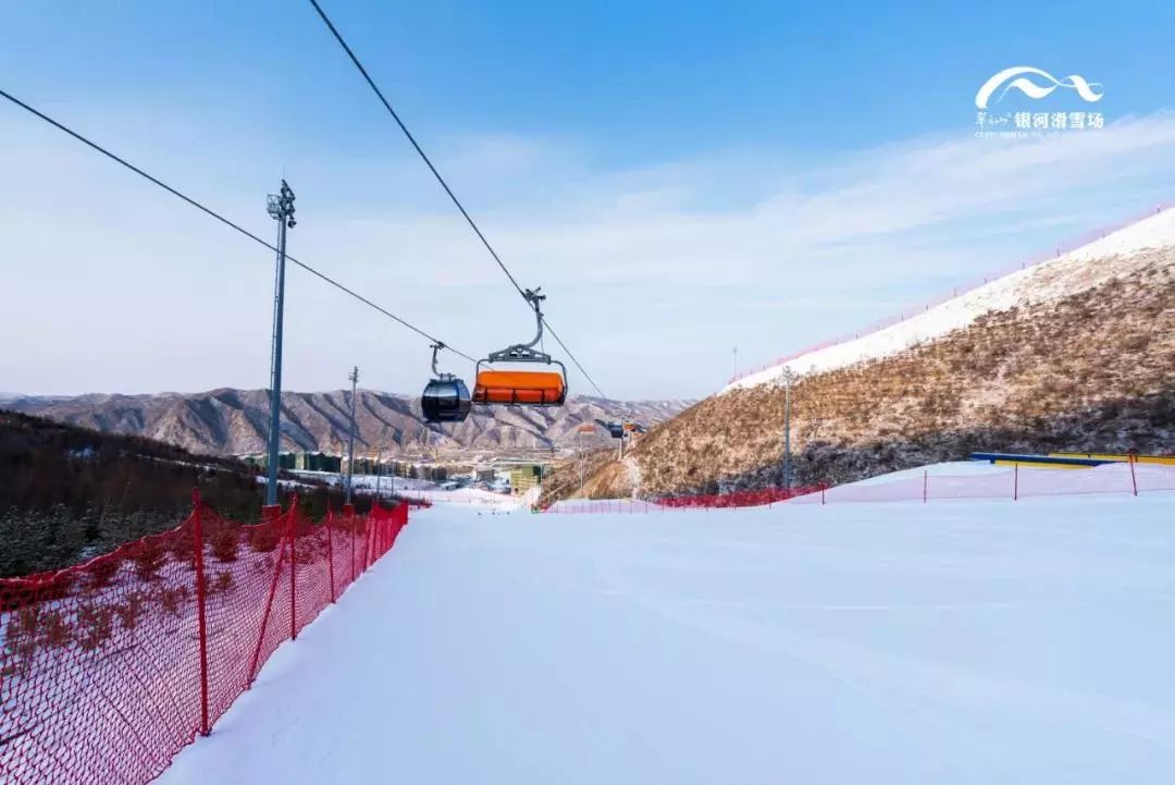 银河滑雪场雪道图片