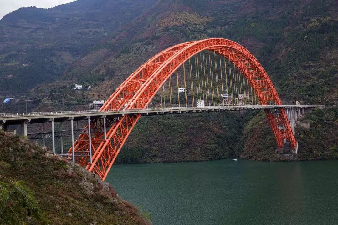 新安江大桥彩虹桥坍塌图片
