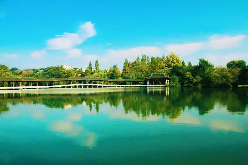 三臺雲水景區內有浴鵠灣,烏龜潭還有三臺夢境兩處景點,不需要任何的