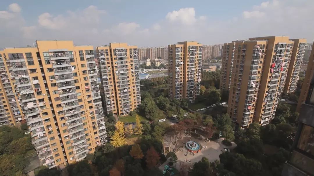 杭州城东新城核心区域的东港嘉苑居住区,是江干区笕桥街道回迁人口最