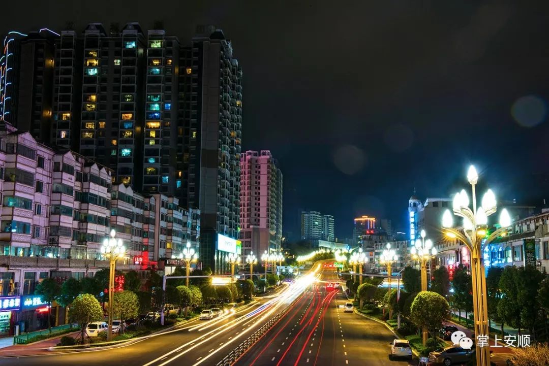 平坝区迎宾大道夜景 图片来源:平坝区宣传部