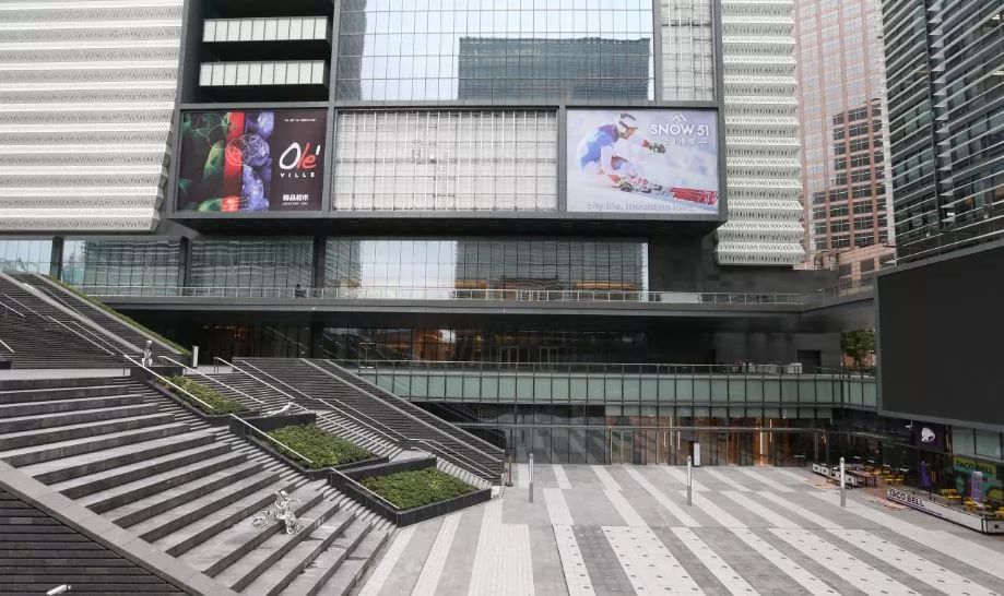 動感透光外立面,雙首層概念,玻璃穹頂,屋頂花園,開放式下沉廣場