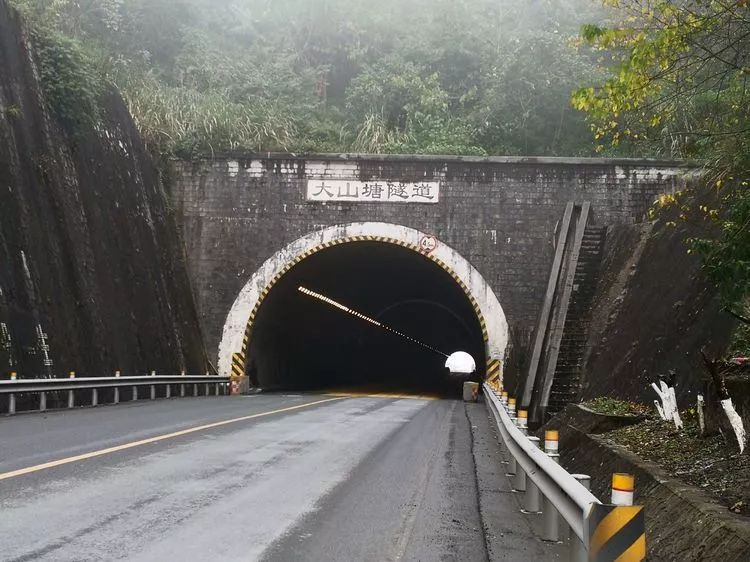 莲花岭隧道图片