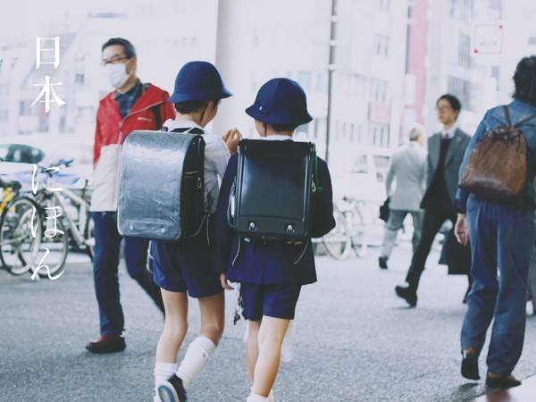 日本小學生的書包售價高達5000人民幣可以當救生圈和掩體使用