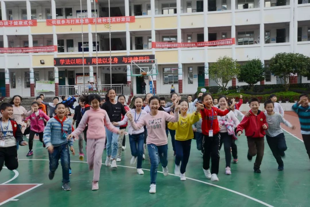 龙胜镇小学图片