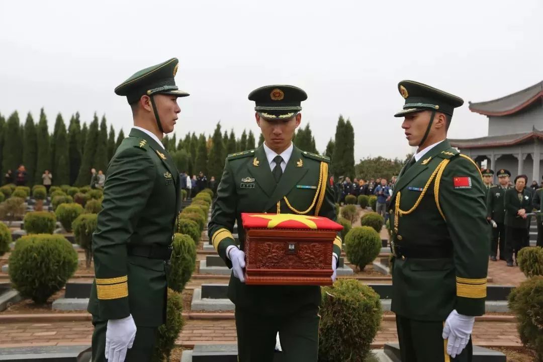 今天,王成龙烈士葬礼在临沂举行!让我们送英雄最后一程!