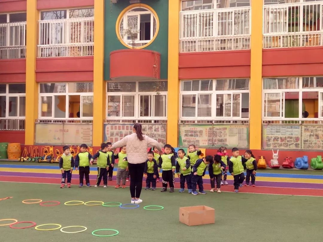 丰乐花苑幼儿园老师带来的中班健康《保护牙齿》紫檀华都幼儿园老师