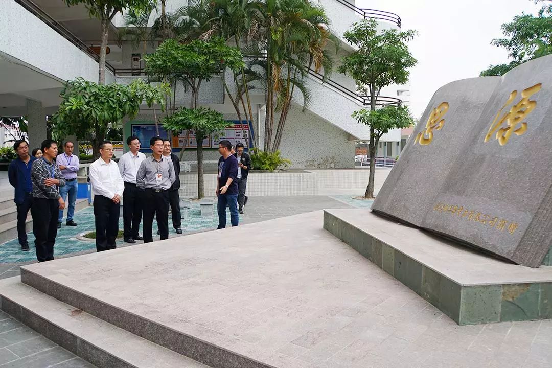 會前,區委書記吳文兵帶隊到磊廣路西山加油站路口,珠浦市場,達濠二中