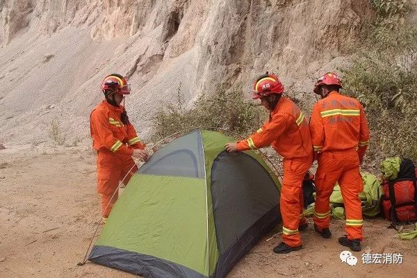 裝備,車輛,按照地震救援分隊攜行裝備配備標準,攜帶救援器材和72小時