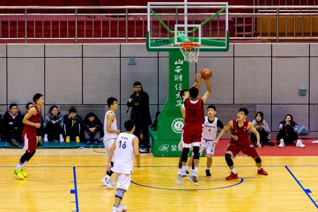 届的山西大学男子篮球队,在第21届的山西基层赛中,用十连胜的傲人战绩