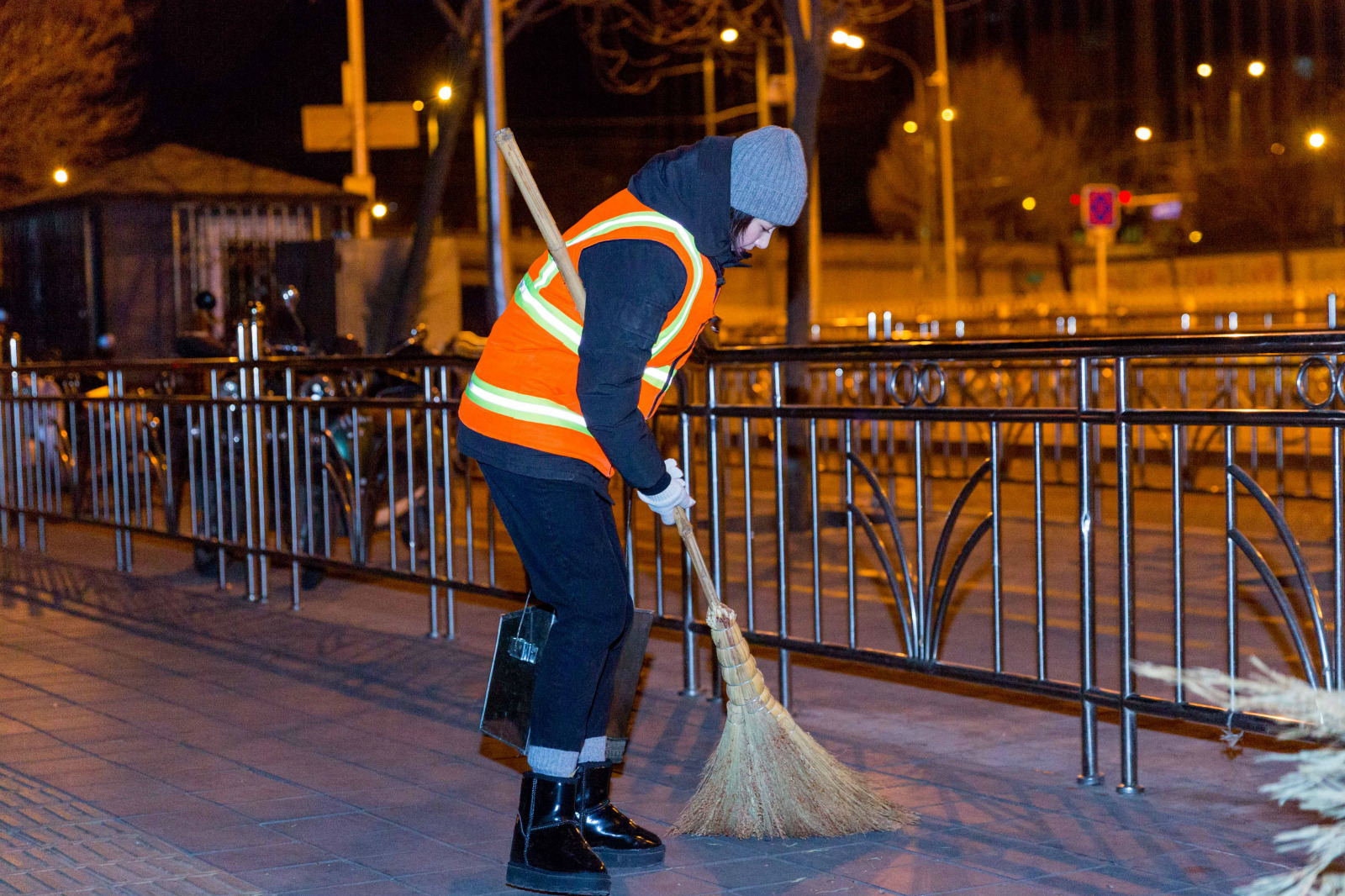 凌晨扫大街图片