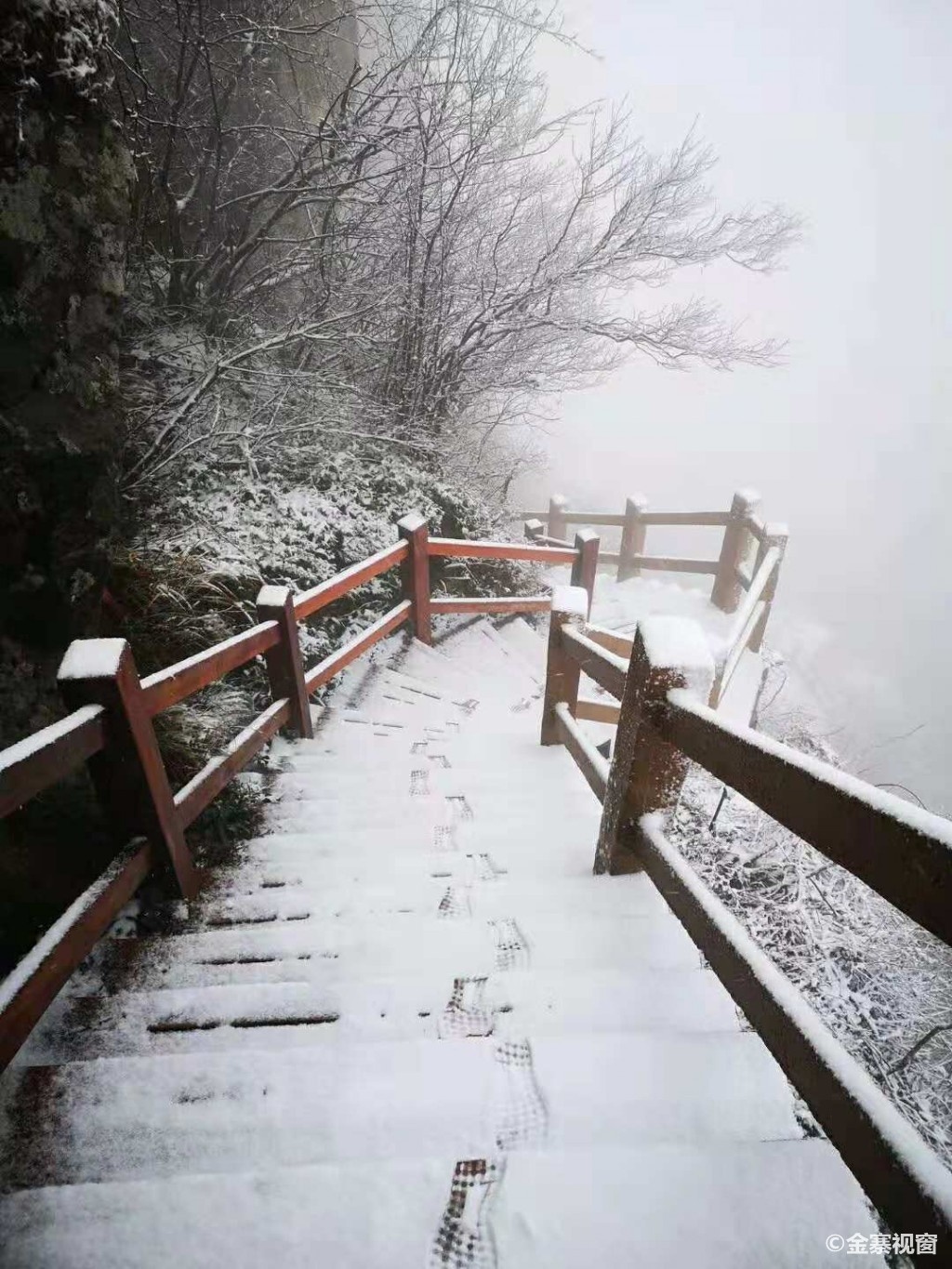 丹寨龙泉山风景区下雪图片